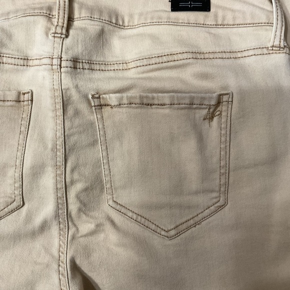 Liverpool Women's cream color jeans size 10 inseam 30 inches - Picture 4 of 5